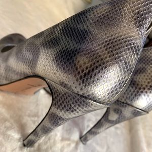 REPORT Signature Pumps 💥